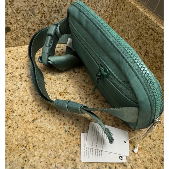 Lululemon Everywhere Belt Bag Extended Strap Tidewater Teal NWT Water Repellent - Picture 3 of 11